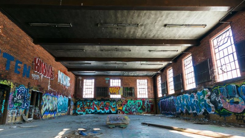 Giovani e vandalismo: dietro i muri imbrattati c’è un disagio da capire