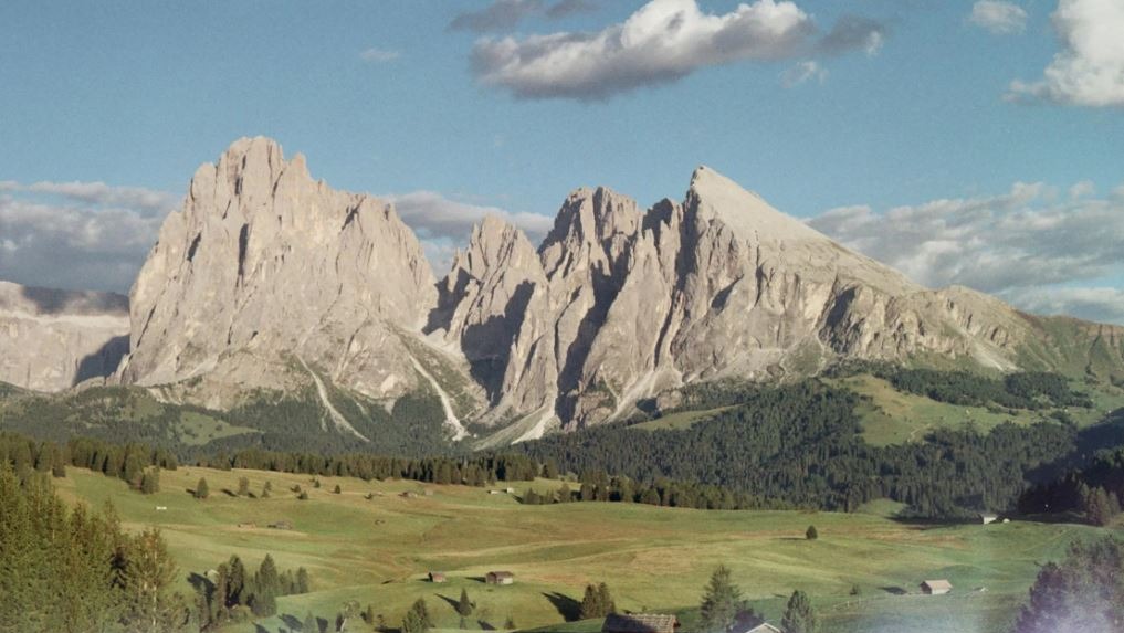 Ladini, il popolo delle Dolomiti che resiste al tempo, una cultura viva tra storia e futuro