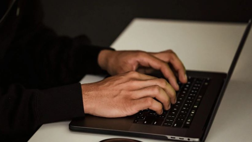 Frodi creditizie in aumento, meno maxi-truffe, più colpi invisibili ai danni dei consumatori