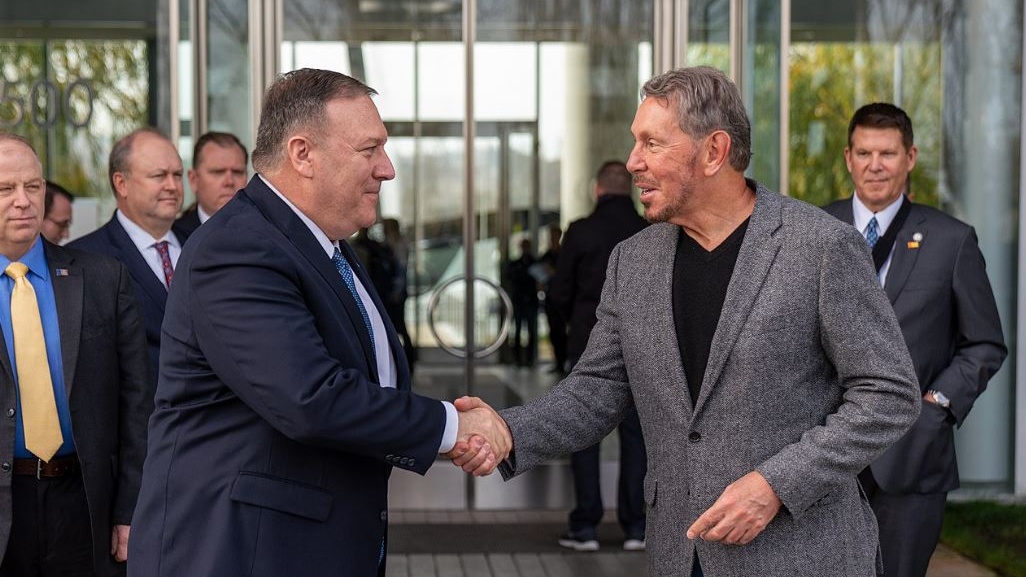 Chi è Larry Ellison, l'uomo che ha scalzato Musk in cima alla classifica dei più ricchi al mondo