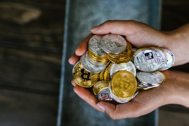 Nove banche europee lanciano una stablecoin in euro: l’Europa sfida il dominio del dollaro
