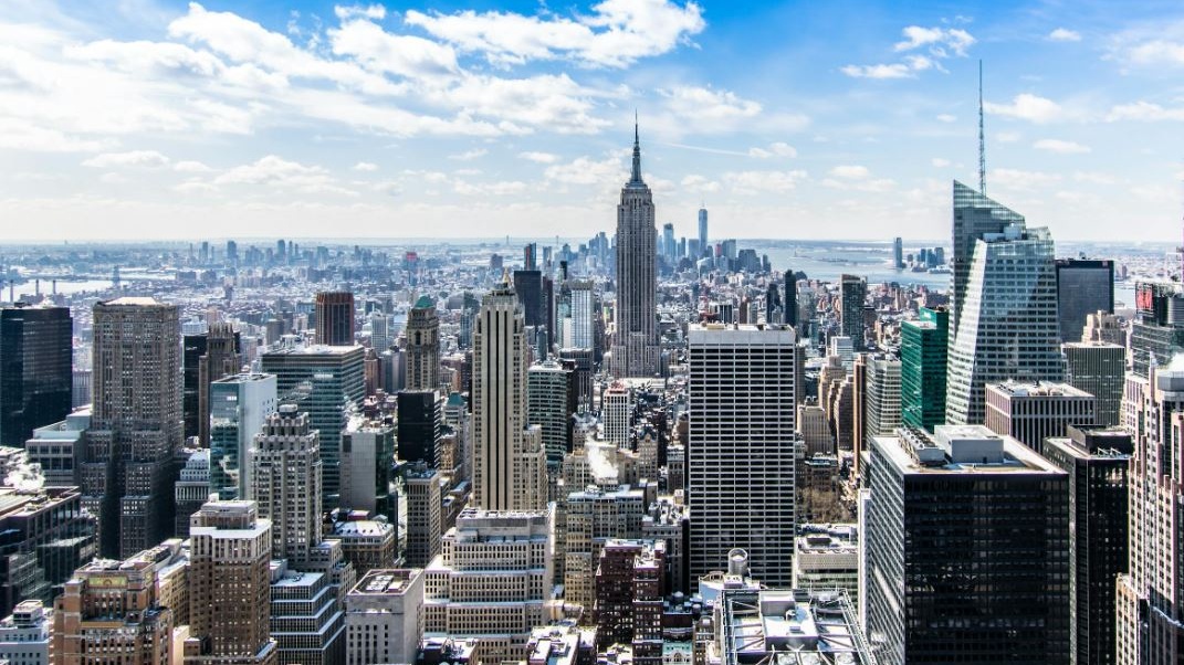 Tensione a New York davanti ad una sinagoga: anti-sionisti celebrano l'intifada, insultando i fedeli