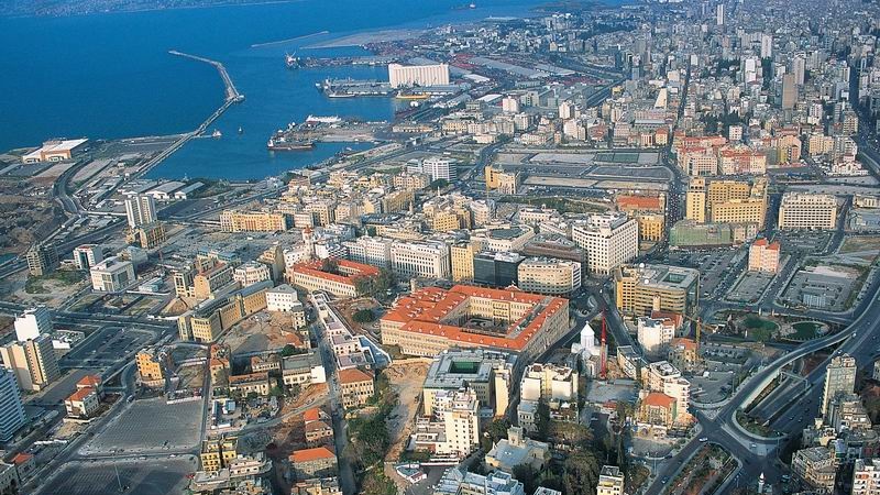 Leone XIV prega sul luogo dell'esplosione che, a Beirut, provocò centinaia di morti