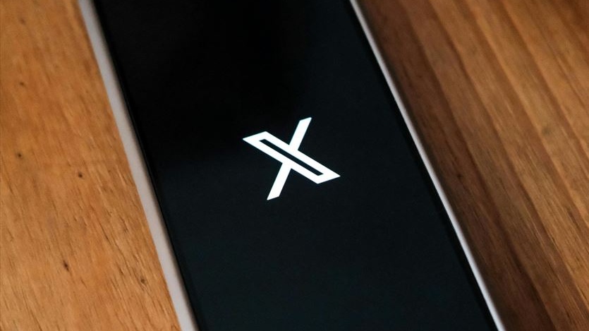 Il Governo francese cita Grok, l'IA di X, per la creazione e diffusione di contenuti sessisti