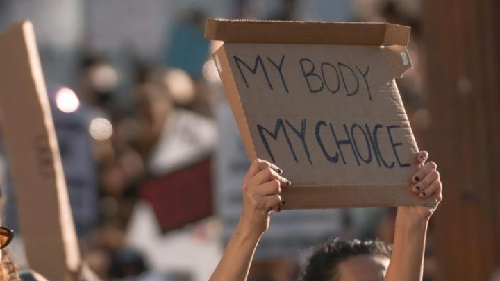Usa: dopo vaccini e paracetamolo, la pillola abortiva nel mirino di Kennedy jr