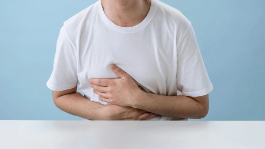 Cos'é lo scromiting? Sono dolori, vomito e nausea conseguenza dell'abuso di marijuana