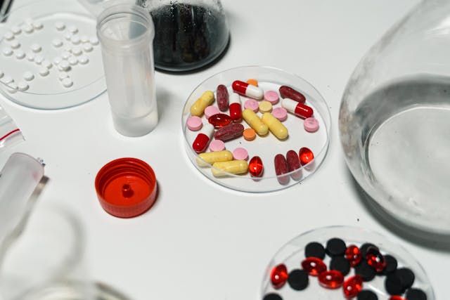 Acque reflue e farmaci: Egualia lancia l’allarme sulla Direttiva UE