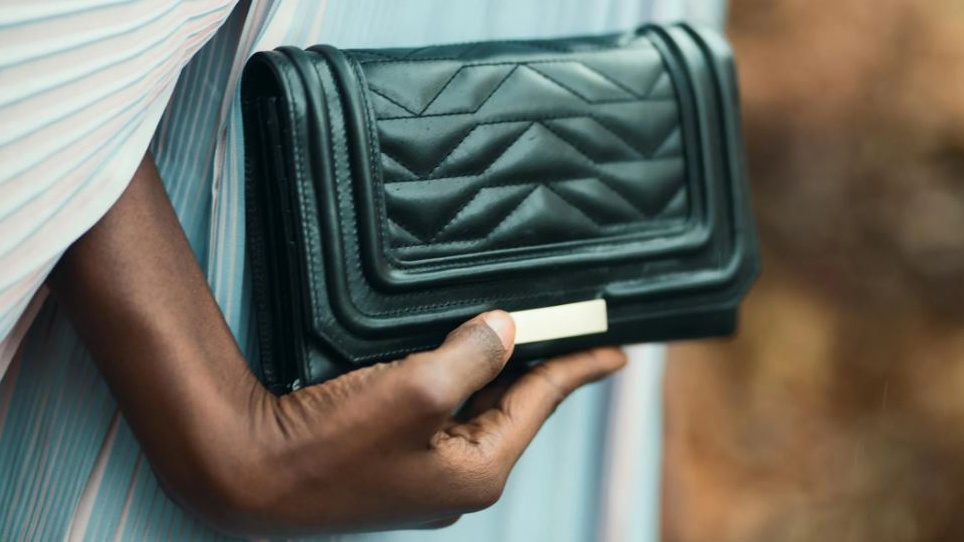 Gli accessori femminili: stile, mercato e potere nella moda di oggi