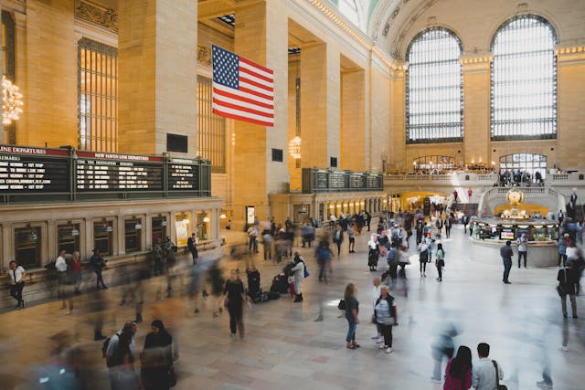 Shutdown USA: uffici chiusi, stipendi bloccati e rischi per l’economia