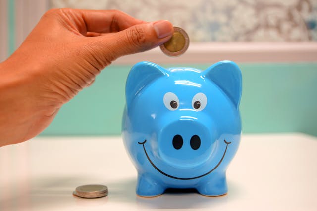 Risparmio in calo in Italia: giovani sempre più poveri, anziani sempre più ricchi
