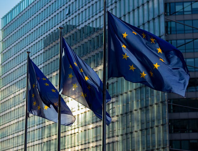Patto UE-USA: timori su energia, armi e sovranità