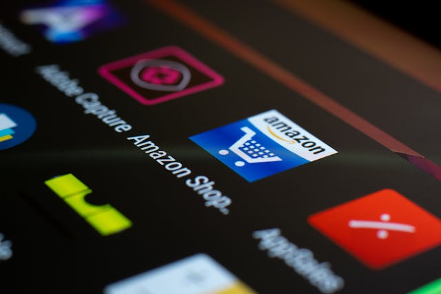 Amazon: da libreria online a colosso globale del commercio