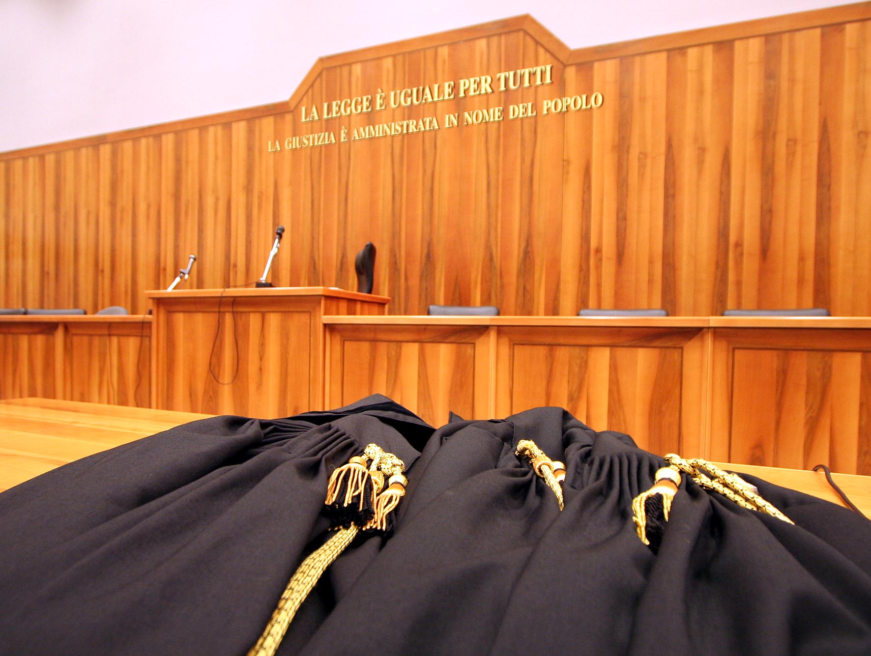 SI FA PRESTO A DIRE CORRUZIONE
