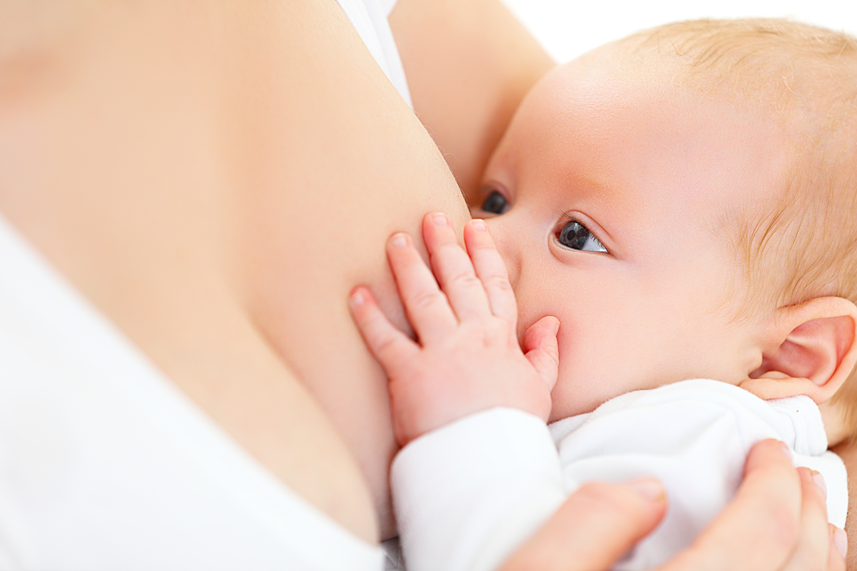 IL LATTE MATERNO STIMOLA LE DIFESE ANTI COVID-19 DEI NEONATI