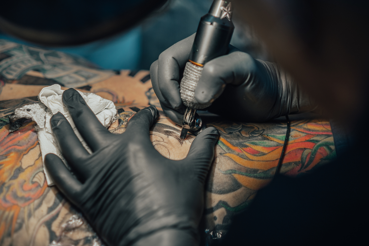 TATUAGGI, RIMUOVERLI FA TENDENZA