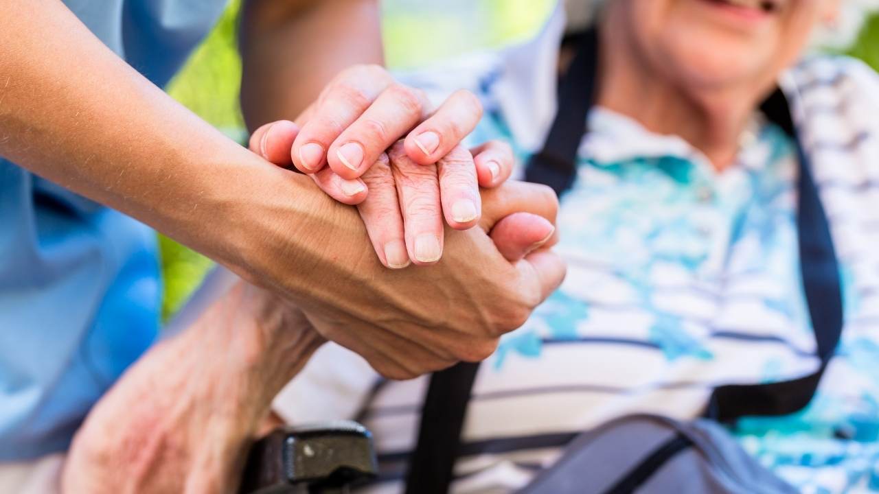 NUOVI PERCORSI FORMATIVI PER L'ASSISTENZA ALLA PERSONA E ALLA COMUNITÀ