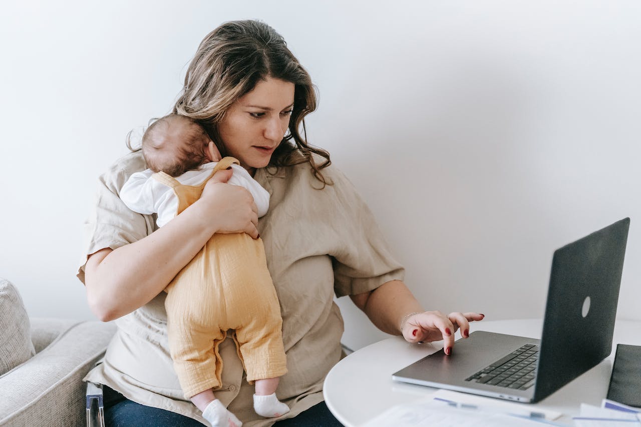 DONNE IMPRENDITRICI: VIA TASSE SU BABYSITTER