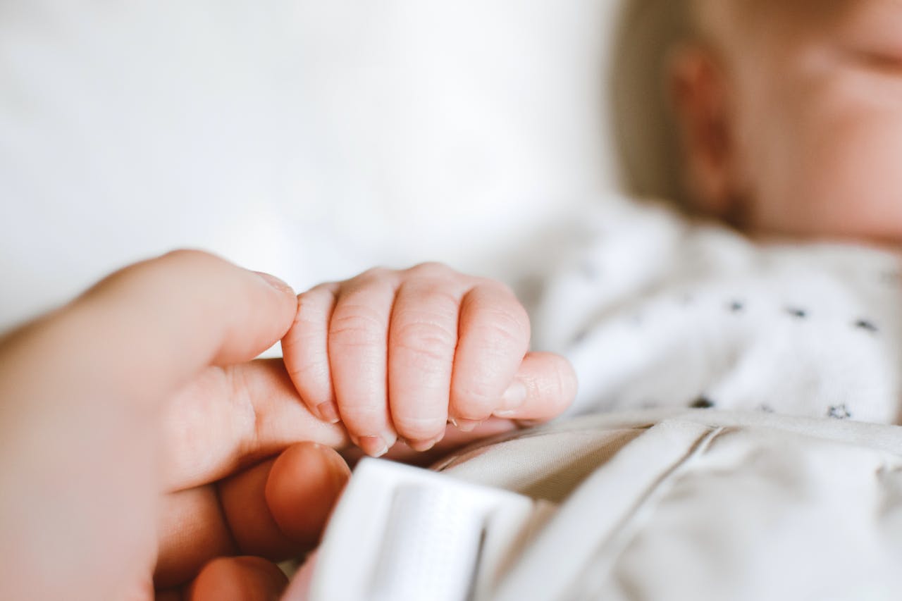 BIMBO OPERATO ALLA NASCITA CON TUMORE ALLA GOLA AL BAMBINO GESU'