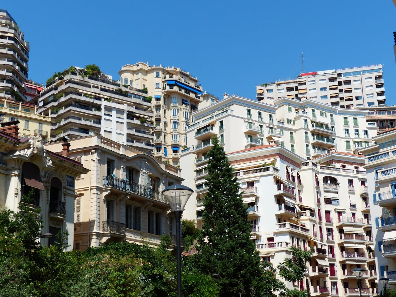 IMMOBILIARE: COMPRARE O VENDERE NEL 2025