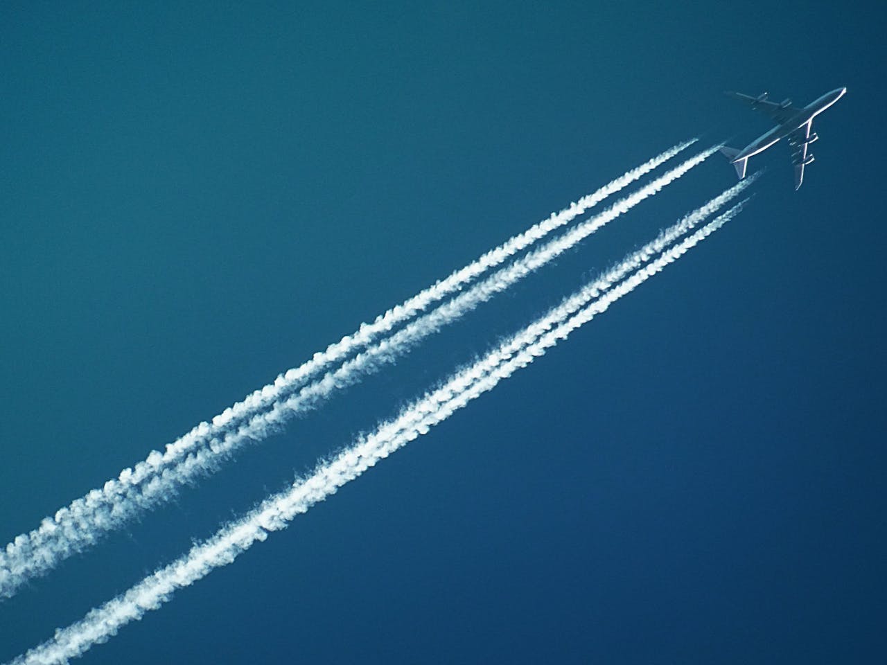 MODIFICARE IL TRAGITTO DEI VOLI PER DIMEZZARE IL RISCALDAMENTO GLOBALE