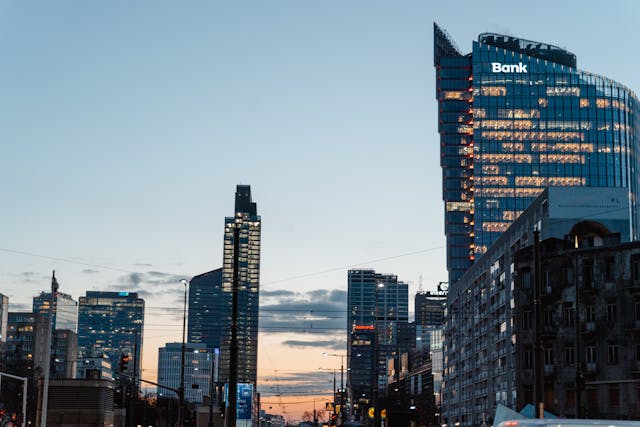 SEGNALI NEGATIVI DALLE BANCHE COMMERCIALI