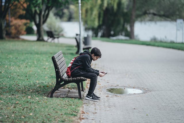 ADOLESCENTI E ISOLAMENTO SOCIALE: I NUMERI PREOCCUPANTI