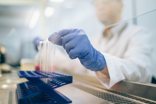 Pfizer va a caccia di alleanze e stringe un accordo con la cinese 3SBio