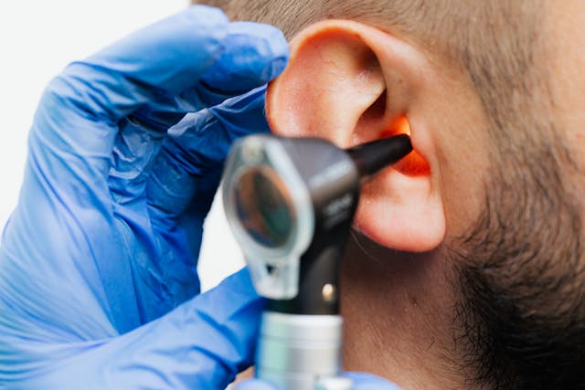 Parkinson: diagnosi precoce con un tampone auricolare grazie all’Intelligenza Artificiale