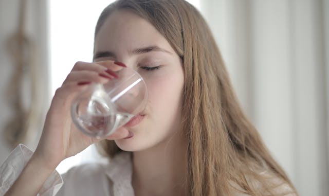 Idratazione corretta nei mesi estivi: benefici e consigli utili