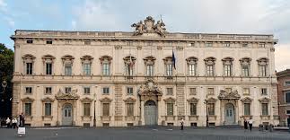Sanità e autonomie regionali: la Consulta cancella il potere statale sui piani del personale