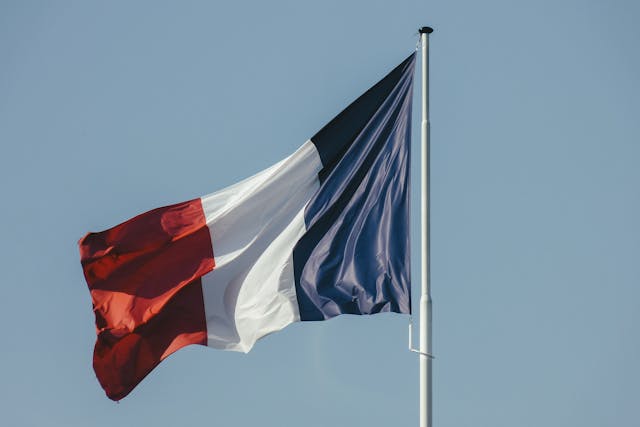 Il piano di austerità del governo francese sotto la minaccia della sfiducia
