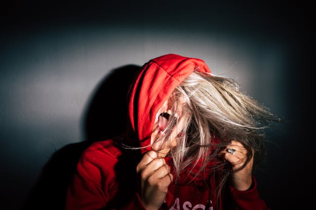 Adolescenza tra rabbia e chiusura: serve un ponte costruttivo tra Scuola e Famiglia