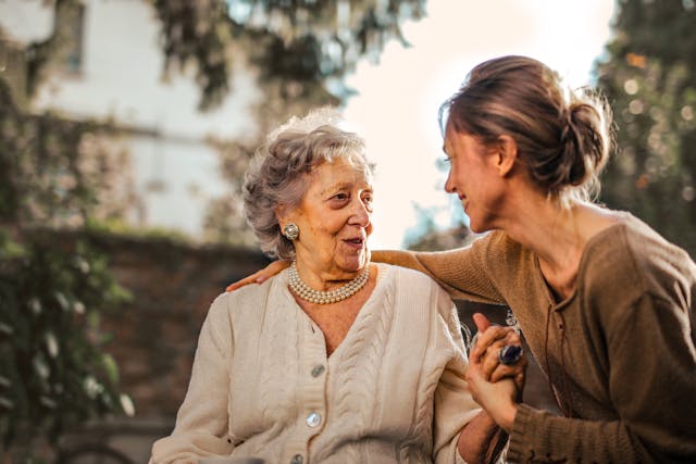 Invecchiamento e linguaggio: come cambia la comunicazione dopo i 75 anni