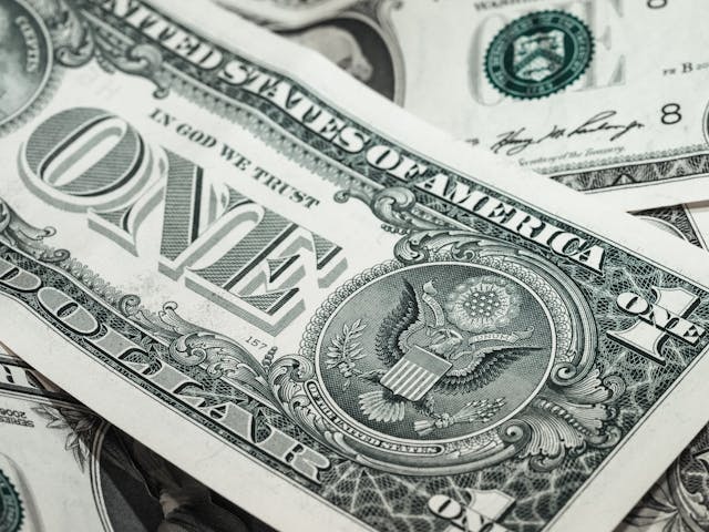 Il dollaro affronta i primi peggiori sei mesi da un cinquantennio