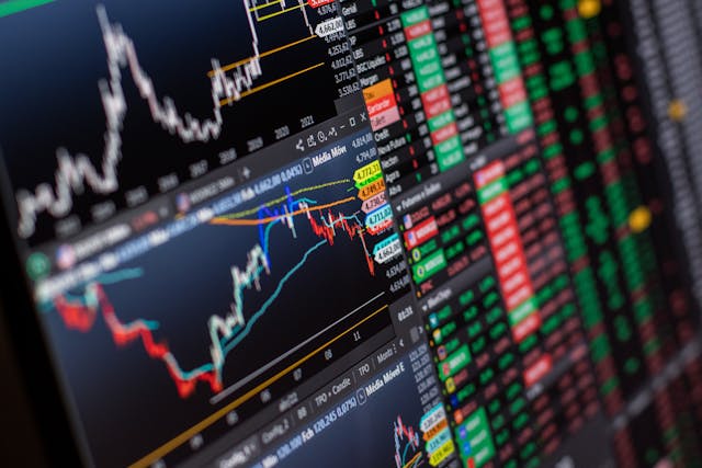 Trimestrali, dazi e Fed: mercati globali sospesi su tre fronti